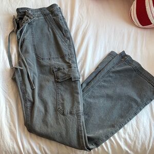 American Eagle Outfitters Women's Gray Cargo Jeans